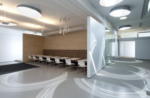 Sanierter Besprechungs- und Aufenthaltsbereich bei Hansgrohe in Schiltach mit langen Tischen, Holzverkleidung und klarer Raumgliederung – geplant von arcplus aus Freudenstadt und Vitra Interior Design